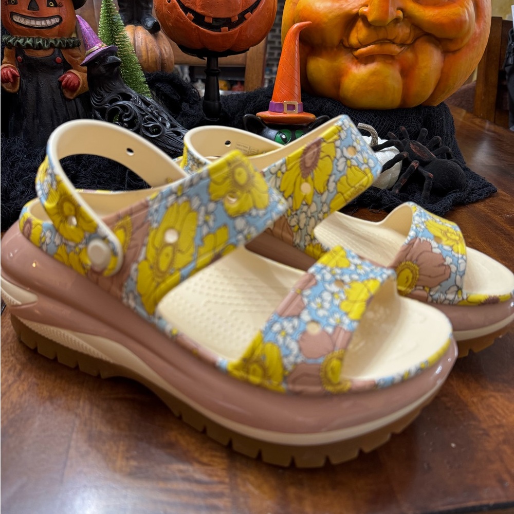 CROCS Mega Crush Floral Platform Sandals - Yellow and Cream size 8
